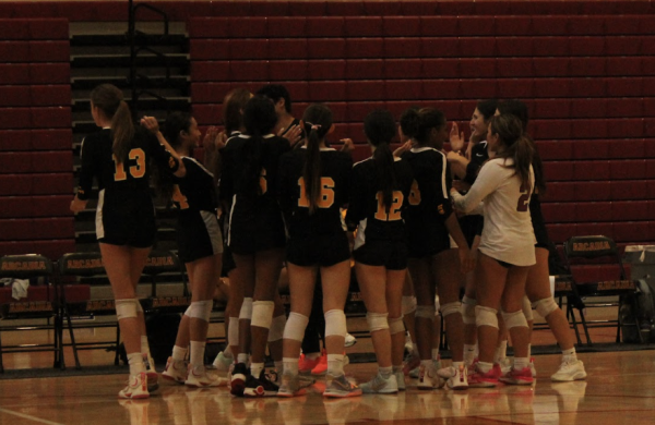 AHS Girls Varsity Volleyball Defeats Muir