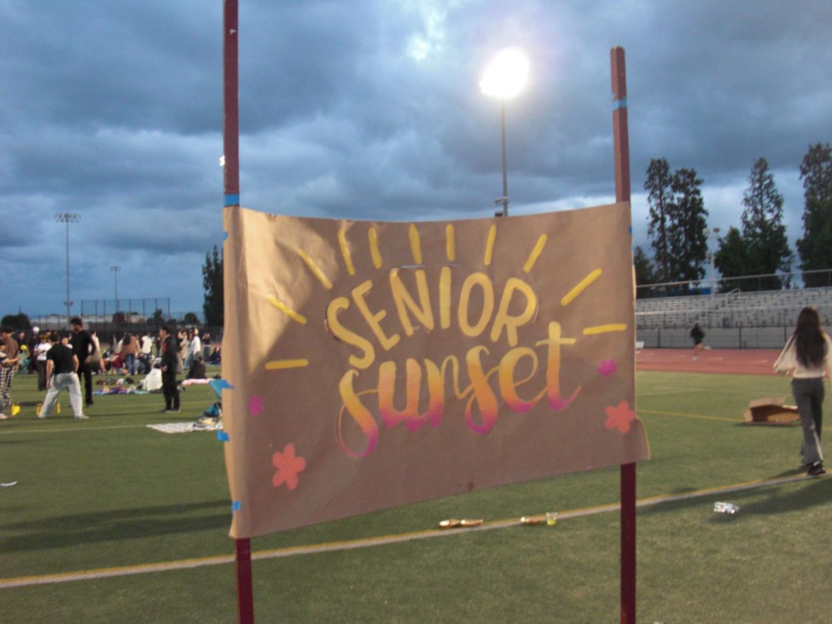Seniors Gather for Annual Senior Sunset